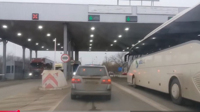 Bez saobraćaja na prelazu Rača
